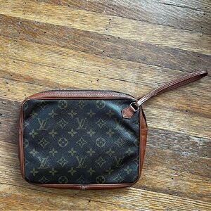 Louis Vuitton Monogram Pochette Sport code 821